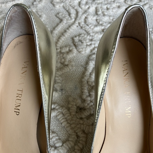 Ivanka Trump 6M leather sole gold heel - Picture 3 of 8